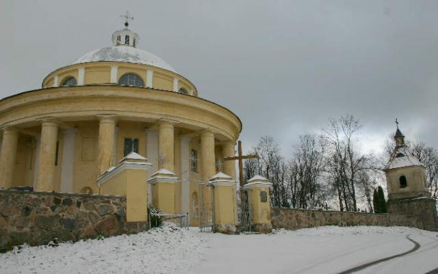 Sudervės rotondinė bažnyčia šiemet pirmąkart iškritus sniegui