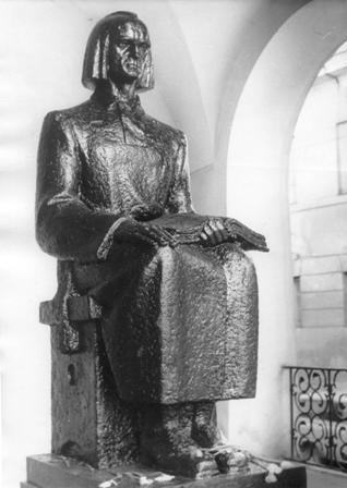 Skulptoriaus Konstantino Bogdano sukurtas Kristijono Donelaičio paminklas prie Vilniaus universiteto