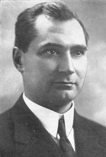 Tautiškai apsisprendęs lietuvininkas ir veiklus verslininkas Martynas Reišys, ilgus metus vadovavęs „Sandėlio“ bendrovei, kur 1936 m. dirbo 30 tarnautojų ir apie 500 darbininkų. (Iš almanacho „Kovos keliais“.)