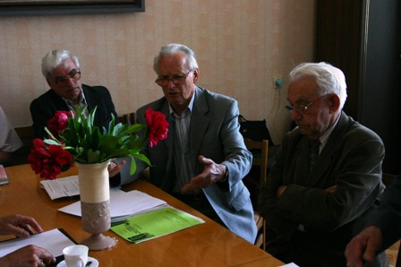 Antanas Stancevičius visada buvo darbų verpete; šioje nuotraukoje profesorius (dešinėje) su prof. Leonardu Kairiūkščiu ir prof. Algirdu Motuzu