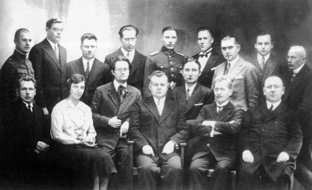 Vytauto Didžiojo gimnazija mokytojai. Pirmos eilės viduryje - direktorius Kazys Trukanas. Kairėje nuo jo A. Brakas. 1931 m.