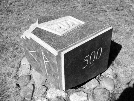 Atminimo akmuo Lekėčių vardo paminėjimo 500 metų sukakčiai 