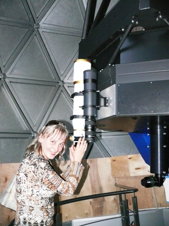 Etnokosmologijos muziejaus lankytoja domisi naujuoju teleskopu