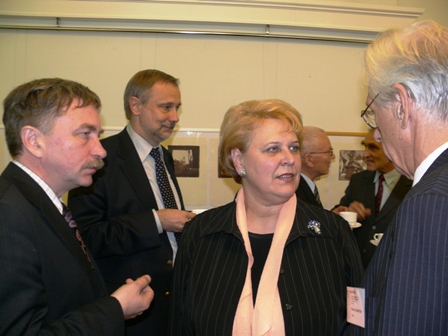 Latvijos švietimo ir mokslo ministrė, Latvijos MA tikroji narė ir Lietuvos MA užsienio narė prof. Baiba Rivža tarp konferencijos dalyvių
