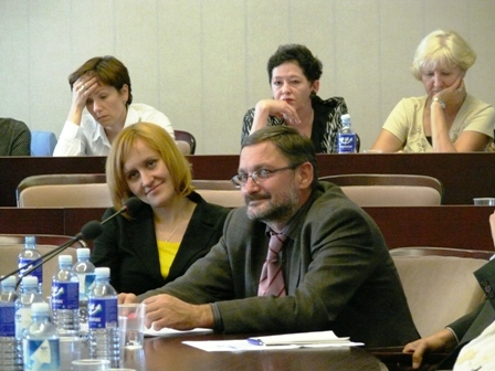 Profesorius Arvydas Pacevičius po pranešimo, šalia švietimo ir mokslo ministro patarėja Danguolė Kiznienė
