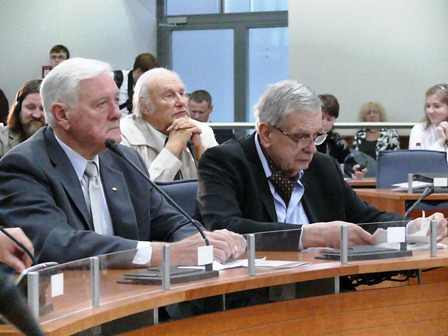 Josifo Brodskio 70-mečiui skirtoje konferencijoje kadenciją baigęs Lietuvos prezidentas Valdas Adamkus, profesorius Tomas Venclova ir kiti konferencijos dalyviai