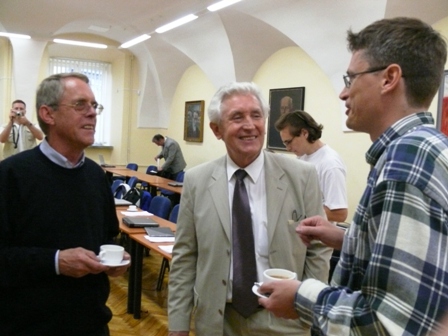 CERN RD50 tarybos pirmininkas Hamburgo universiteto prof. E. Fretwurstas, Vilniaus universiteto grupių CERN RD39 ir RD50 programose vadovas prof. Juozas Vidmantis Vaitkus ir šio bendradarbiavimo programos koordinatorius dr. Michaelis Mollis (CERN)
