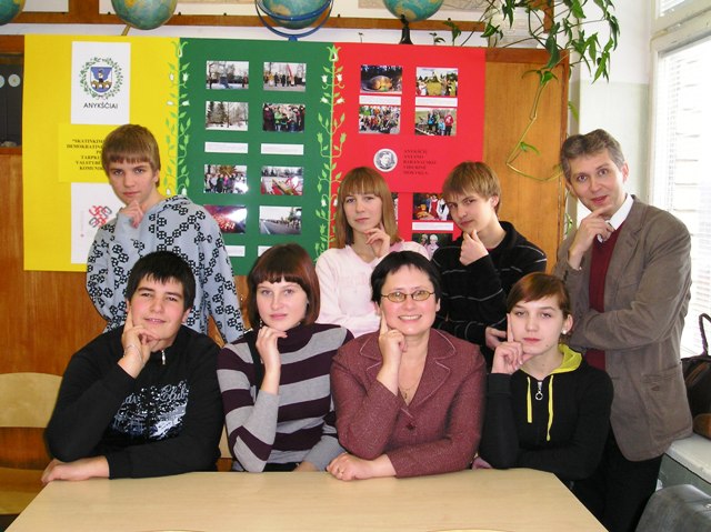 Projekto dalyviai – Anykščių A. Baranausko vid. mokyklos mokiniai ir mokytojai