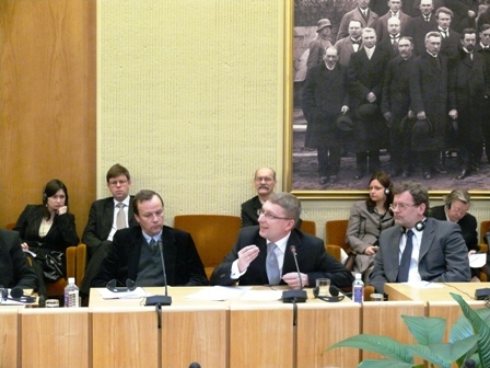 Diskusijos Lietuvos Respublikos Seimo Konstitucijos salėje momentas 