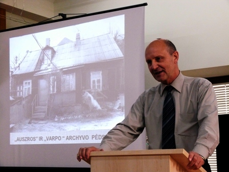 Prof. Domas Kaunas Martyno Jankaus muziejuje Bitėnuose pasakoja apie Kaune rastą „Aušros“ ir „Varpo“ archyvo dalį
