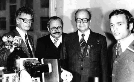 Basovo vizito metu 1979 m. Iš kairės: akademikai J. Požela, J. Viščiakas, N. G. Basovas ir dr. V. Kabelka
