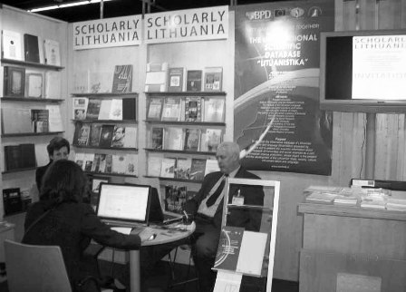 Bazės „Lituanistika“ stendas Tarptautinėje knygų mugėje Frankfurte