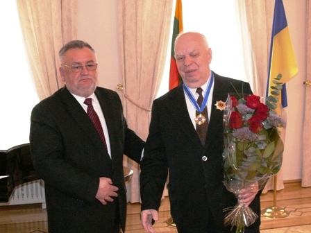 Ukrainos nepaprastasis ir įgaliotasis ambasadorius Borisas Klimčiukas įteikė Ukrainos I-ojo laipsnio ordiną „Už narsumą“ žinomam disidentui, Lietuvos ir Ukrainos Helsinkio grupių nariui Viktorui Petkui