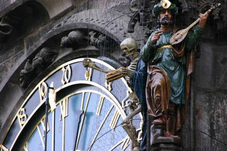 Prahos Rotušės laikrodis skaičiuoja amžius