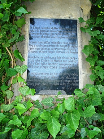 Vincento Polio eilėraštis, iškaltas ant šio paminklo  