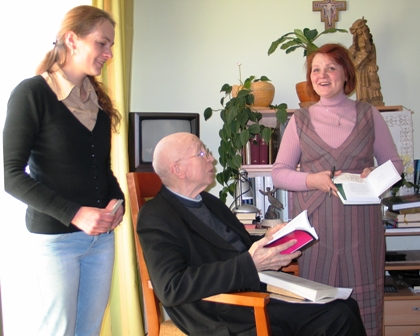 Medžiagą bibliografijos rodyklei Vilniaus Marijonų vienuolyne renka: kunigas Vaclovas Aliulis MIC, Vaida Juodelienė ir Bronislava Kisielienė
