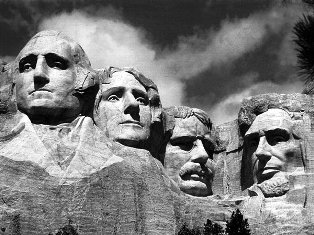 Keturių Amerikos prezidentų skulptūros, iškaltos Rašmoro kalno oloje Pietų Dakotoje, JAV