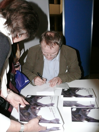 2010 m. Vilniaus knygų mugėje pristatyta Zenono Norkaus monografija „Nepasiskelbusioji imperija“ sulaukė didelio skaitytojų susidomėjimo, autorius teikia autografus
