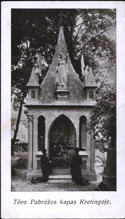 Paveikslėlis su J. Pabrėžos kapo Kretingoje vaizdu ir aprašu (1936 m.). Tokius paveikslėlius tarpukaryje buvo mėgta dovanoti pažįstamiems, jais būdavo žymimos maldaknygės