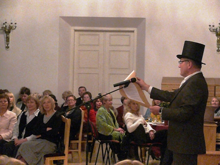Vilniaus Adomo Mickevičiaus bibliotekos saugotojas Petras Zurlys skelbia „dėkavones“ jos tvarkytojams
