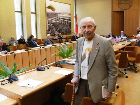 Vilius Bražėnas Lietuvos Respublikos Seimo Konstitucijos salėje Lietuvos mokslui skirtoje konferencijoje (2010 m. gegužės 5 d.)