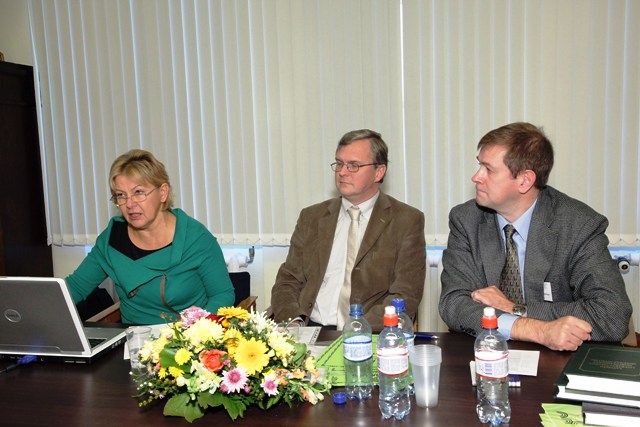 Baltistų konferencijoje Rygoje: Dalia Pakalniškienė, Peteris Vanags ir Giedrius Subačius (2010 09 29)