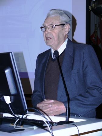 Geologas prof. Juozas Paškevičius konferencijoje skaitė pranešimą apie VU mineralogijos kabinetą, kuriam vadovavo S. B. Jundzilas