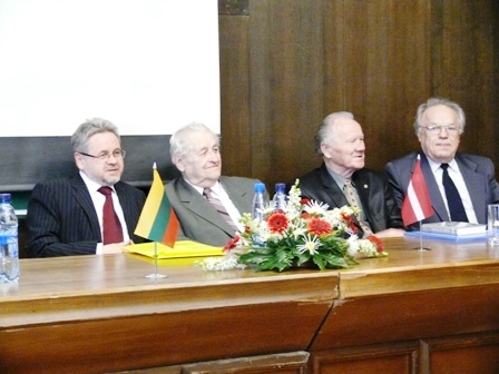 Konferencijos pranešėjai – istorikas prof. Zenonas Butkus ir kalbininkai profesoriai Zigmas Zinkevičius, Algirdas Sabaliauskas ir Albertas Rosinas