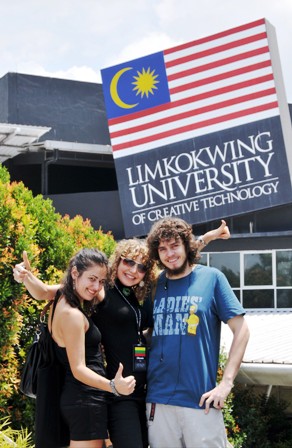 Mes – Kristina Kravčuk, Eglė Zuzevičiūtė, Simas Balčiūnas – studijuojame Limkokwing universitete Mes – Kristina Kravčuk, Eglė Zuzevičiūtė, Simas Balčiūnas – studijuojame Limkokwing universitete