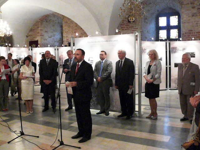 Taikomosios dailės muziejuje atidaroma Česlavo Milošo gimimo 100-osioms metinėms skirta paroda; prakalbos žodį taria LR kultūros ministras Arūnas Gelūnas