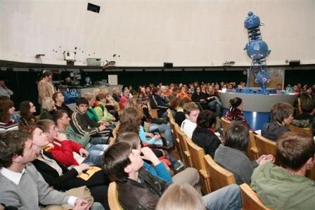 Jaunuoliai ypač noriai ateina į planetariumo renginius