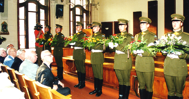 Lietuvos kariūnai pagerbia žuvusių Birželio sukilimo dalyvių atminimą
