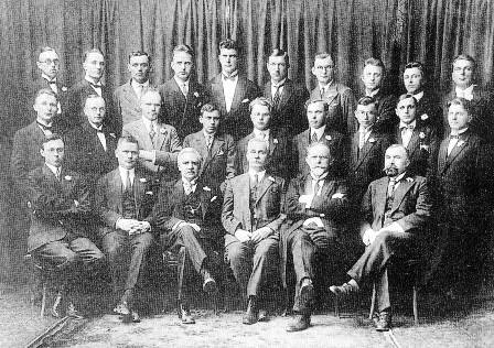 Lietuvos universiteto Kaune Evangelikų teologijos fakulteto profesoriai ir studentai. 1929 m. I eilė iš kairės: doc. M. Lučianskis, doc. J. Beblavis, e. o. prof. K. Kurnatauskas, dekanas prof. P. Jakubėnas, prof. V. Gaigalaitis ir dr. M. Yčas. II eilė: A. Balčiauskas, H. Jekelis, P. Jašinskas, P. Dagys, R. Vymeris, A. Grybė, G. Vagneris, V. Kurnatauskas, E. Lejeris; III eilė: Vaškys, J. Stanaitis, J. Mizaras, A. Gelžinius, Barnelis, M. Bumbulis, J. Pauperas, Martynas Preikšaitis ir Mikas Preikšaitis Lietuvos universiteto Kaune Evangelikų teologijos fakulteto profesoriai ir studentai. 1929 m. I eilė iš kairės: doc. M. Lučianskis, doc. J. Beblavis, e. o. prof. K. Kurnatauskas, dekanas prof. P. Jakubėnas, prof. V. Gaigalaitis ir dr. M. Yčas. II eilė: A. Balčiauskas, H. Jekelis, P. Jašinskas, P. Dagys, R. Vymeris, A. Grybė, G. Vagneris, V. Kurnatauskas, E. Lejeris; III eilė: Vaškys, J. Stanaitis, J. Mizaras, A. Gelžinius, Barnelis, M. Bumbulis, J. Pauperas, Martynas Preikšaitis ir Mikas Preikšaitis