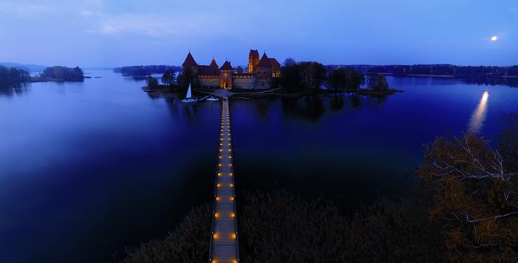 Šią Trakų salos pilį Marius Jovaiša fotografavo naktį ir iš labai netikėto rakurso Šią Trakų salos pilį Marius Jovaiša fotografavo naktį ir iš labai netikėto rakurso