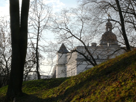 Valdovų rūmų siluetas nuo Gedimino kalno šlaito, "Mokslo Lietuva" nuotr.